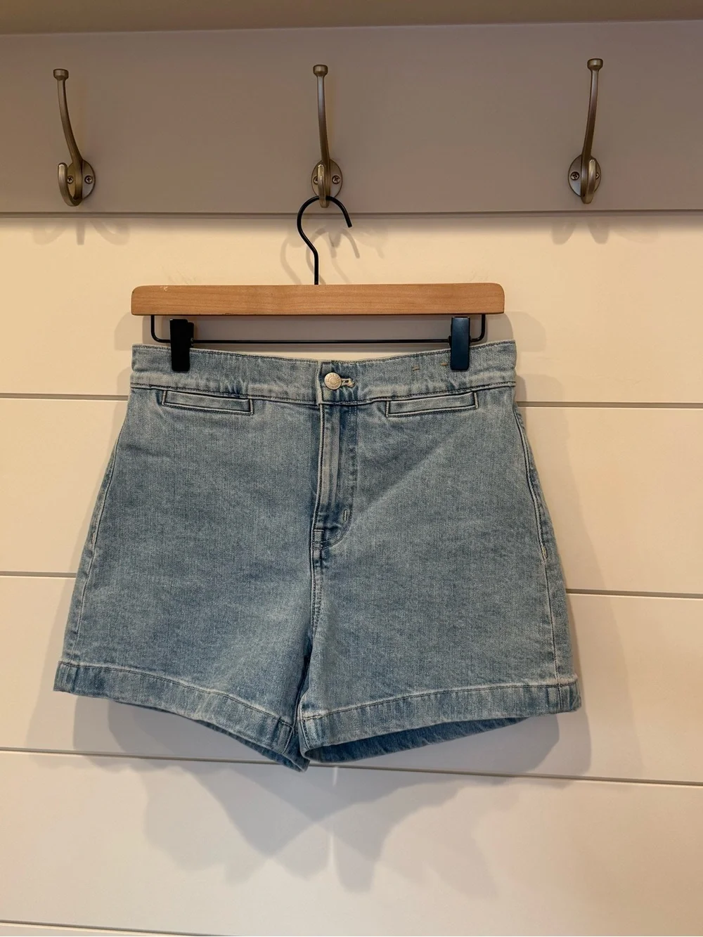 Madewell The Denim Emmett Short: Welt Pocket Edition in Kieran Wash 26